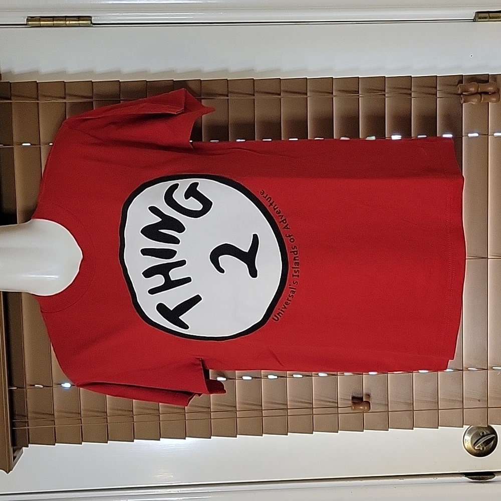 Universal Studios Island of Adventure "Thing 2" Graphic Tshirt. Adult Sz S